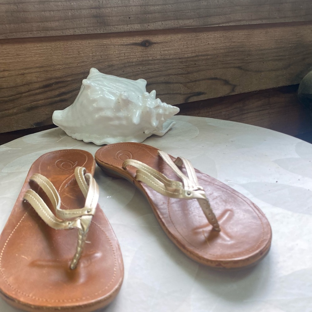 Olukai U’i Sandals. Size 9